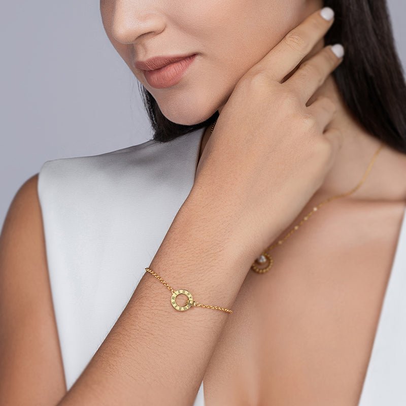 Golden Charm Bracelet of Roman Numeral Circle with Spring Ring Clasp - La Pretti