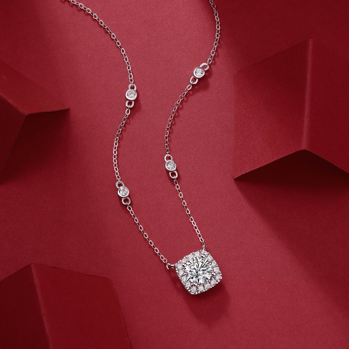 Station Moissanite Square Pendant Necklace in Seamless Halo Setting (1ct. ) - La Pretti