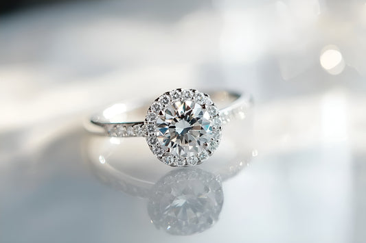 Moissanite Refractive Index: The Science Behind Superior Sparkle - La Pretti