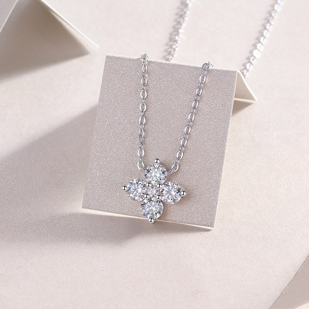 Clover Moissanite Floral Pendant Necklace with Four Round cuts (0.3ct. ) - La Pretti